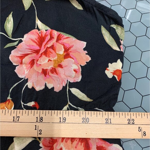 Torrid Tank Top Womens 2 2X 18-20 Black Floral Babydoll Stretch Challis Crochet - Picture 7 of 12